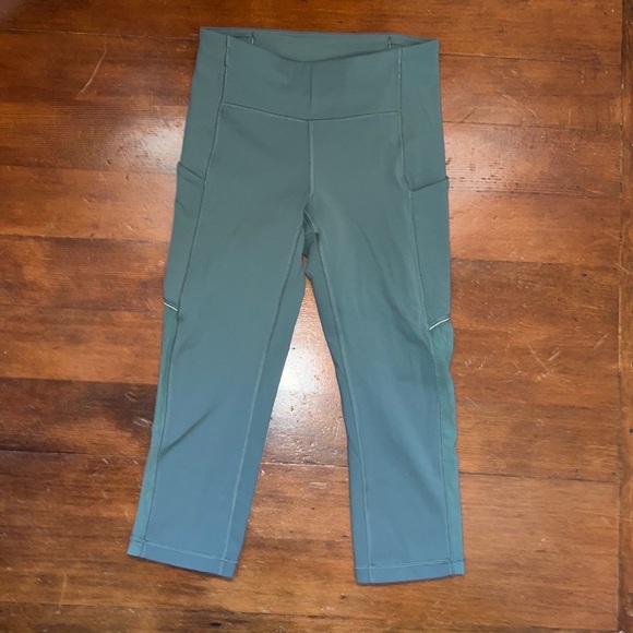 Like New Lululemon Speed Up Crop *Mesh 21" Juniper - Picture 2 of 12